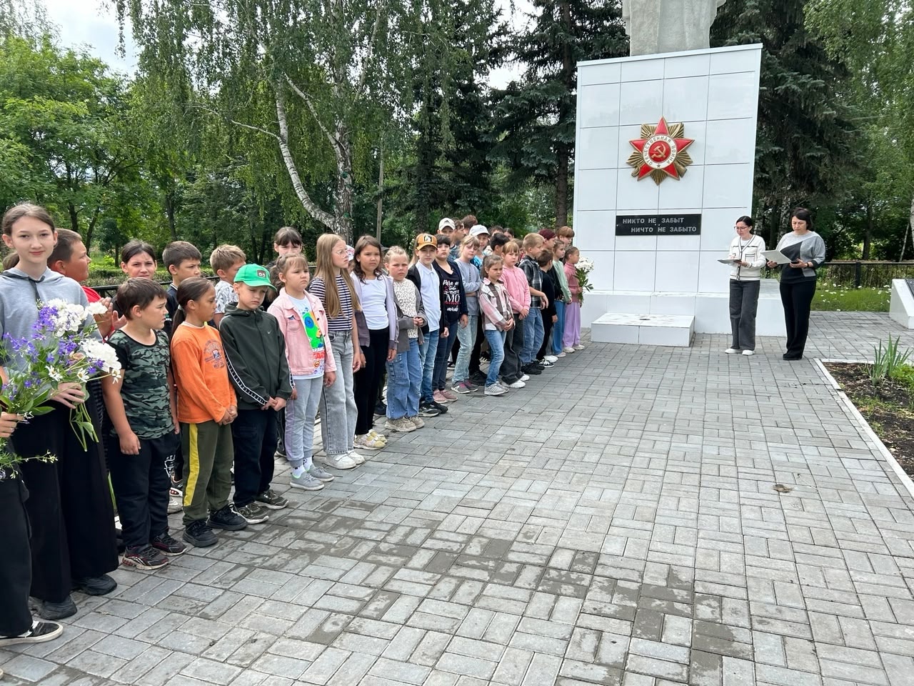 Вот он и настал последний день нашего пребывания в лагере. Мы этот день очень ждали, но почему-то когда он пришел, стало немного грустно..